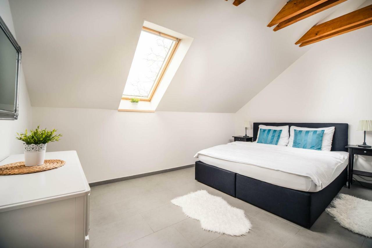 Apartmany U Orecha Boretice Exterior photo